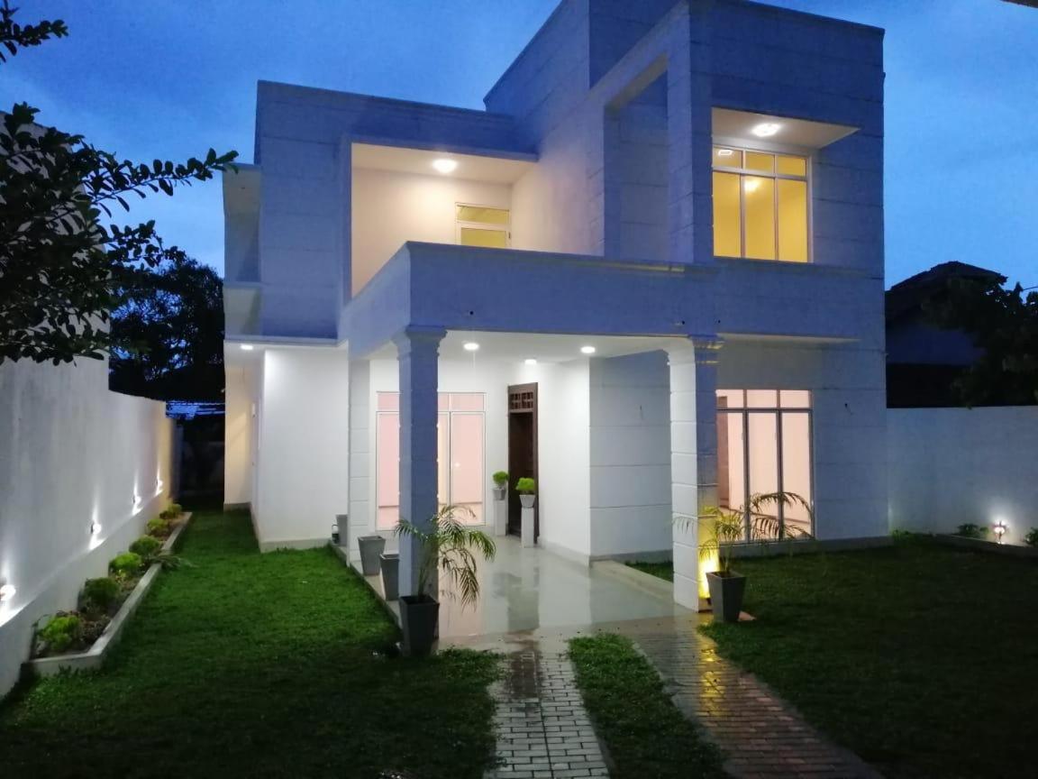 Vidushi Home Minuwangoda エクステリア 写真