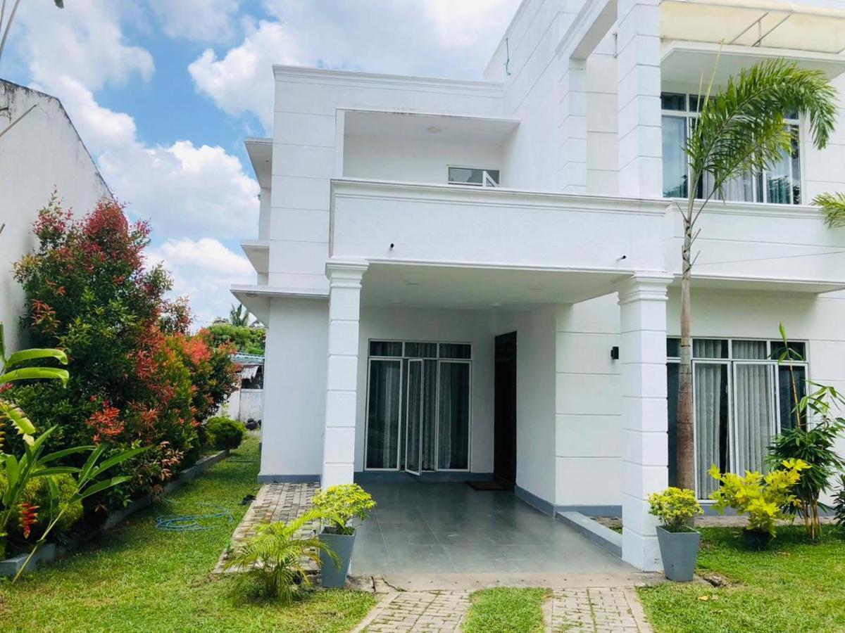 Vidushi Home Minuwangoda エクステリア 写真